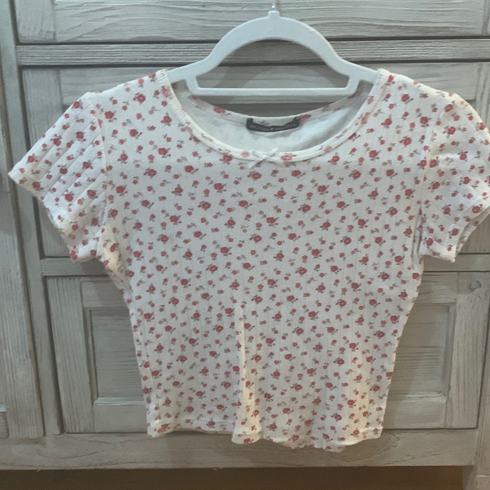 white with red flowers